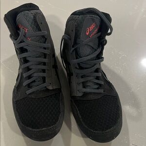 ASICS Men's Black and Red Athletic High-Tops